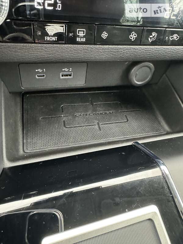 Внедорожник / Кроссовер Mitsubishi Outlander 2023 в Днепре