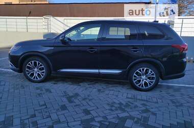 Внедорожник / Кроссовер Mitsubishi Outlander 2017 в 
