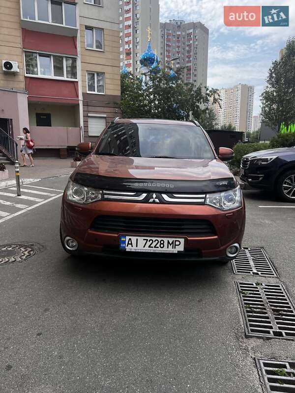 Позашляховик / Кросовер Mitsubishi Outlander 2013 в Києві фото 2 Позашляховик / Кросовер Mitsubishi Outlander 2013 в Києві