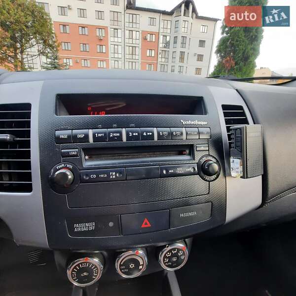 Внедорожник / Кроссовер Mitsubishi Outlander 2011 в Ровно