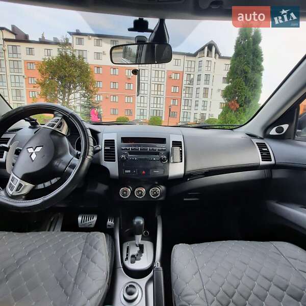 Внедорожник / Кроссовер Mitsubishi Outlander 2011 в Ровно