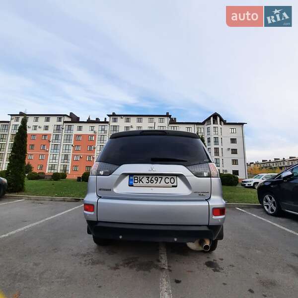 Внедорожник / Кроссовер Mitsubishi Outlander 2011 в Ровно