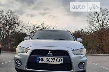 Позашляховик / Кросовер Mitsubishi Outlander 2011 в Рівному