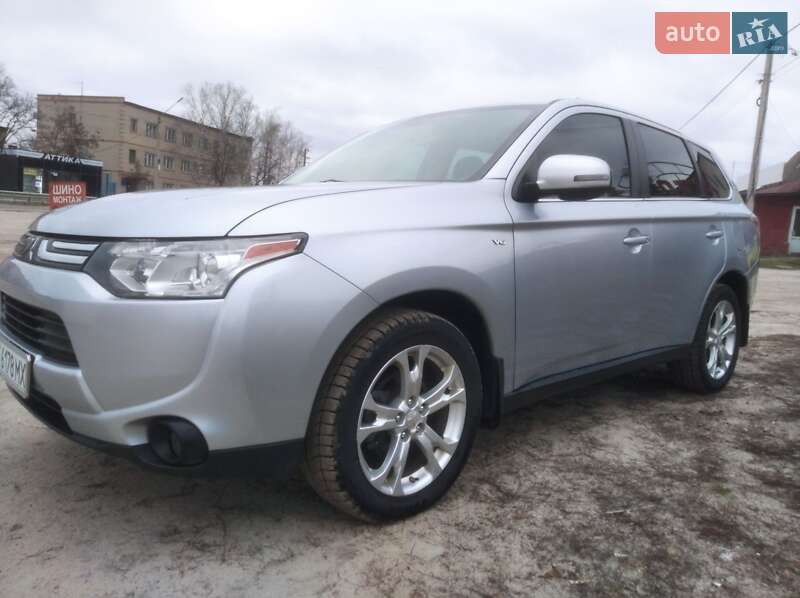 Внедорожник / Кроссовер Mitsubishi Outlander 2013 в Харькове