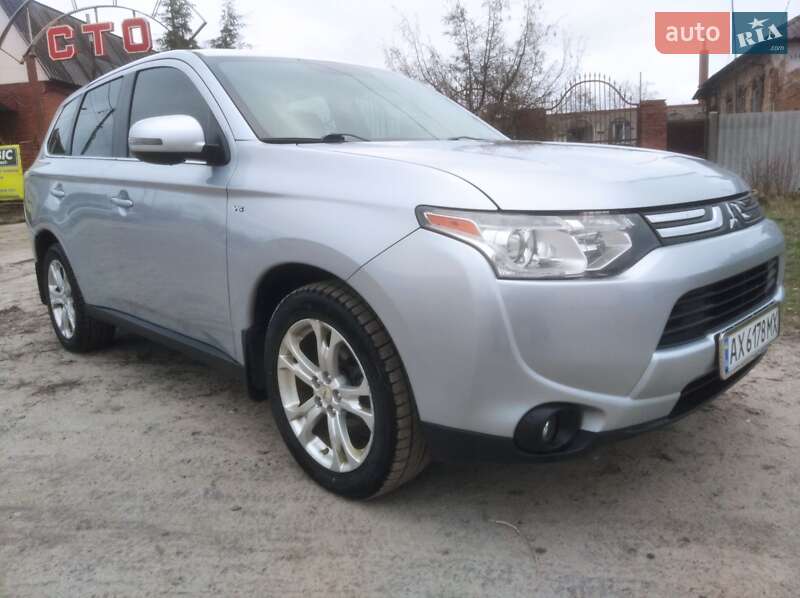 Внедорожник / Кроссовер Mitsubishi Outlander 2013 в Харькове
