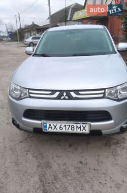 Внедорожник / Кроссовер Mitsubishi Outlander 2013 в Харькове