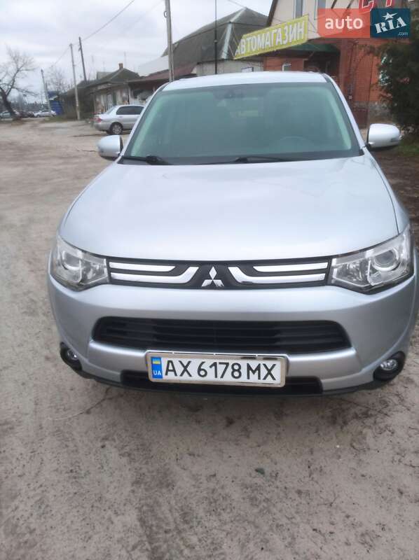 Внедорожник / Кроссовер Mitsubishi Outlander 2013 в Харькове