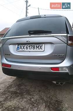 Внедорожник / Кроссовер Mitsubishi Outlander 2013 в Харькове