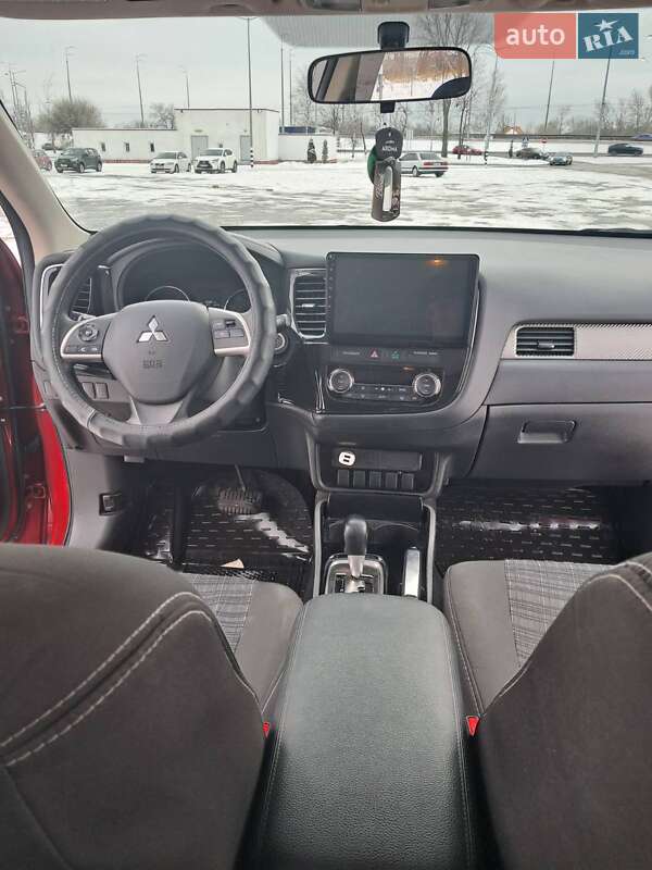 Внедорожник / Кроссовер Mitsubishi Outlander 2018 в Киеве