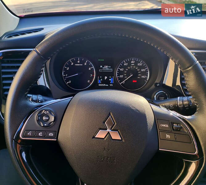 Позашляховик / Кросовер Mitsubishi Outlander 2019 в Львові