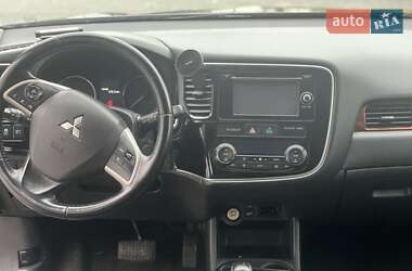 Внедорожник / Кроссовер Mitsubishi Outlander 2013 в 