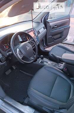 Позашляховик / Кросовер Mitsubishi Outlander 2014 в Кривому Розі