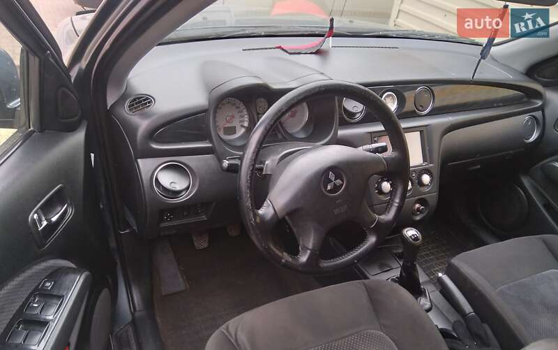 Внедорожник / Кроссовер Mitsubishi Outlander 2004 в Ужгороде