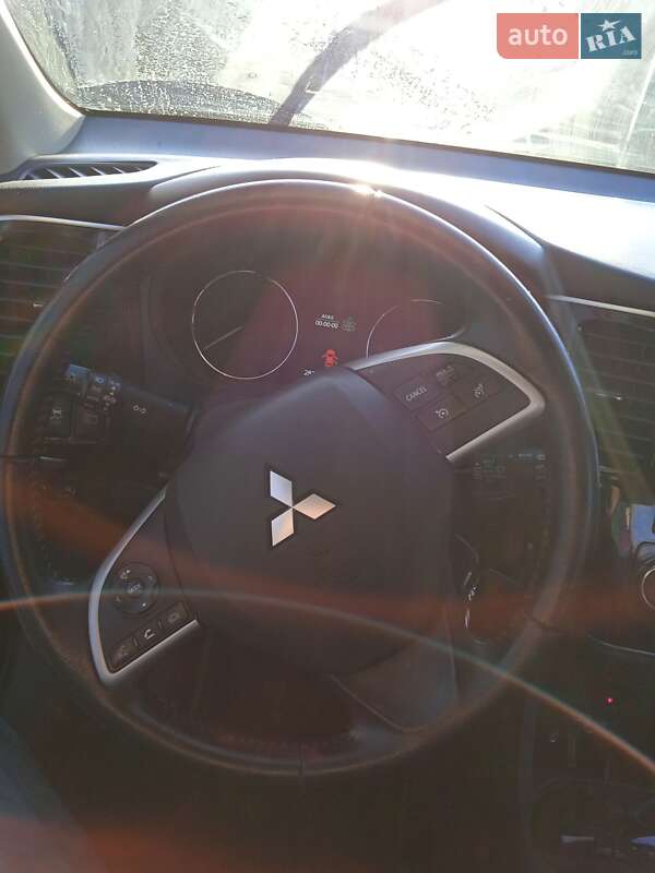 Позашляховик / Кросовер Mitsubishi Outlander 2013 в Тернополі
