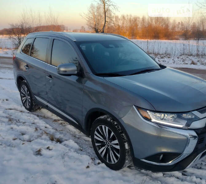 Внедорожник / Кроссовер Mitsubishi Outlander 2018 в Львове