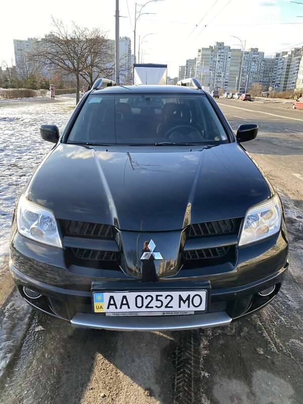 Внедорожник / Кроссовер Mitsubishi Outlander 2008 в Киеве