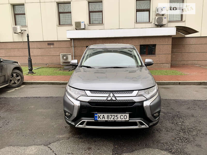 Позашляховик / Кросовер Mitsubishi Outlander 2020 в Києві