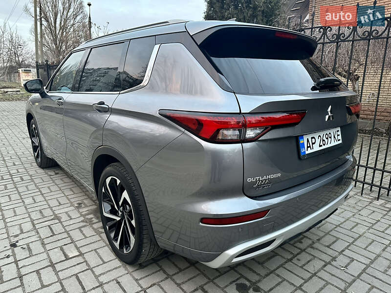 Внедорожник / Кроссовер Mitsubishi Outlander 2021 в Запорожье