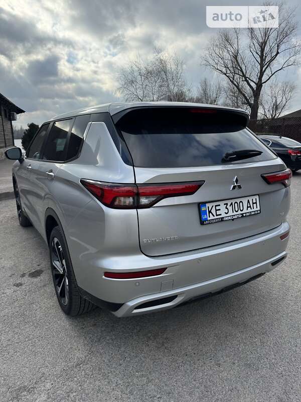 Внедорожник / Кроссовер Mitsubishi Outlander 2023 в Днепре