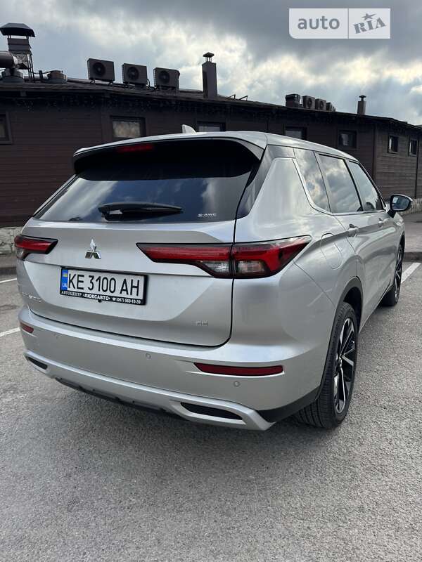 Внедорожник / Кроссовер Mitsubishi Outlander 2023 в Днепре