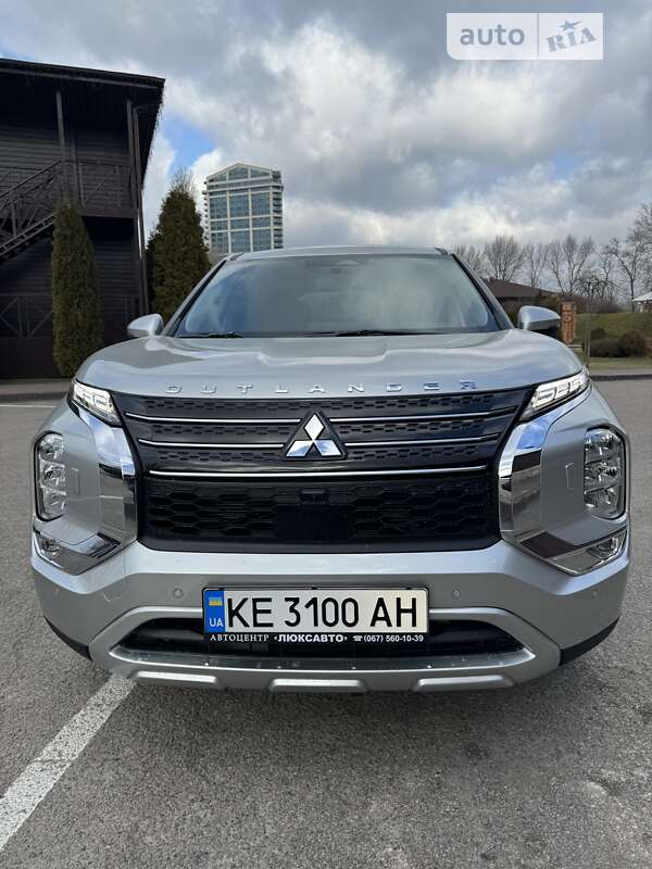 Внедорожник / Кроссовер Mitsubishi Outlander 2023 в Днепре