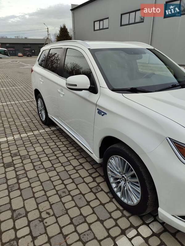 Позашляховик / Кросовер Mitsubishi Outlander 2019 в Івано-Франківську