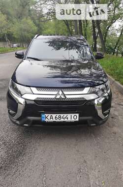 Внедорожник / Кроссовер Mitsubishi Outlander 2019 в Киеве