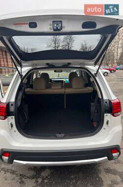 Позашляховик / Кросовер Mitsubishi Outlander 2016 в Одесі