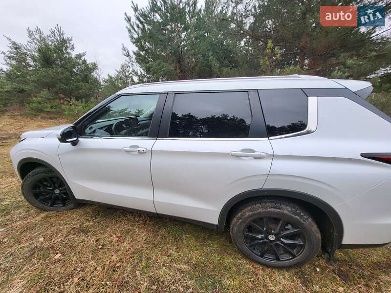 Внедорожник / Кроссовер Mitsubishi Outlander 2021 в Жовкве