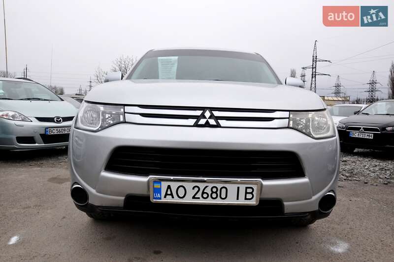 Внедорожник / Кроссовер Mitsubishi Outlander 2014 в Львове