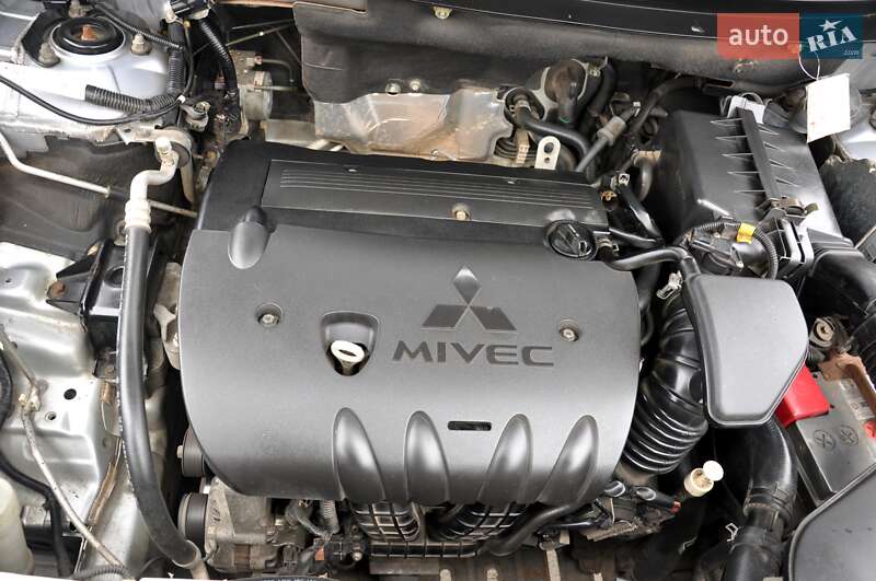 Внедорожник / Кроссовер Mitsubishi Outlander 2014 в Львове