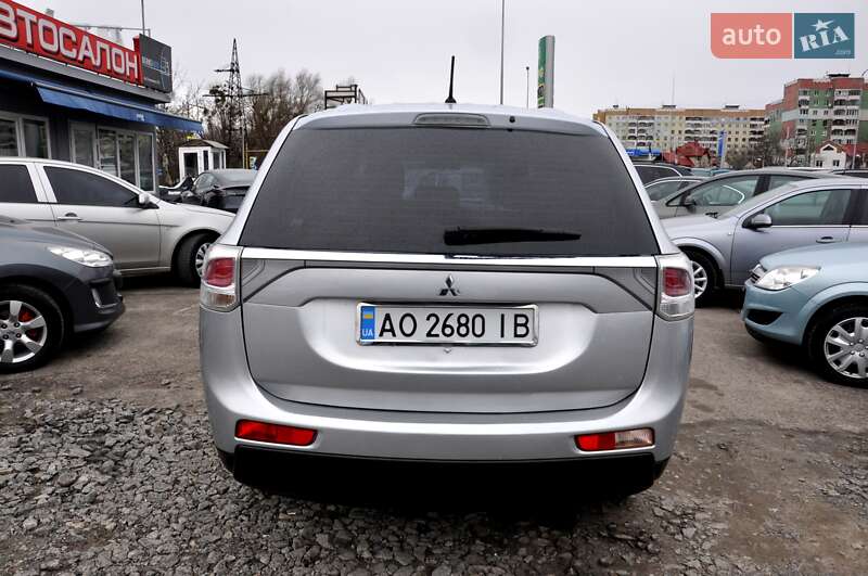 Внедорожник / Кроссовер Mitsubishi Outlander 2014 в Львове