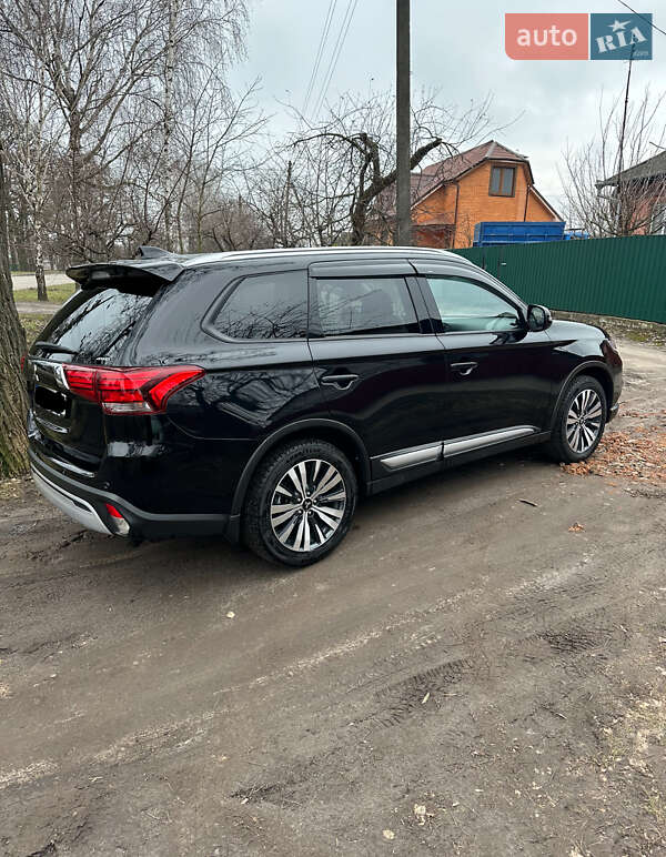 Позашляховик / Кросовер Mitsubishi Outlander 2022 в Пирятині