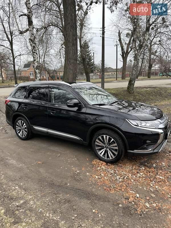 Позашляховик / Кросовер Mitsubishi Outlander 2022 в Пирятині