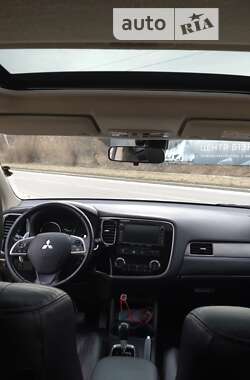 Внедорожник / Кроссовер Mitsubishi Outlander 2013 в Львове