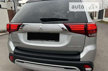 Позашляховик / Кросовер Mitsubishi Outlander 2018 в Києві