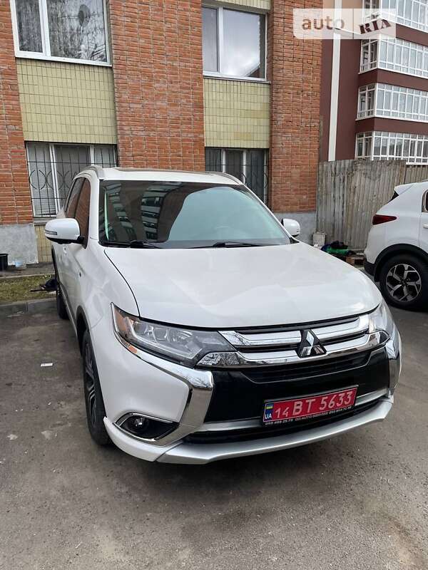 Позашляховик / Кросовер Mitsubishi Outlander 2018 в Харкові