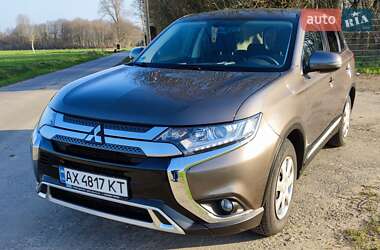 Внедорожник / Кроссовер Mitsubishi Outlander 2019 в Львове