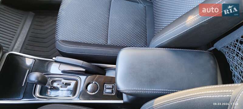 Внедорожник / Кроссовер Mitsubishi Outlander 2019 в Львове