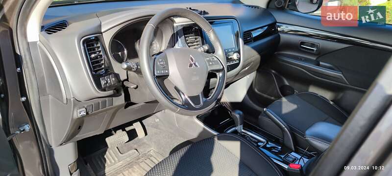 Внедорожник / Кроссовер Mitsubishi Outlander 2019 в Львове