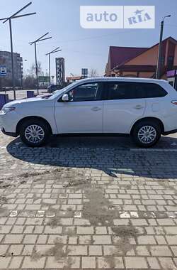 Внедорожник / Кроссовер Mitsubishi Outlander 2013 в Ровно