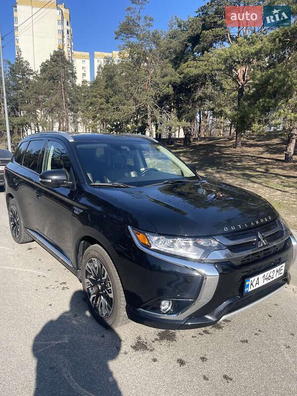 Позашляховик / Кросовер Mitsubishi Outlander 2018 в Києві