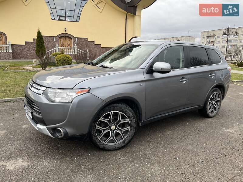 Внедорожник / Кроссовер Mitsubishi Outlander 2014 в Львове