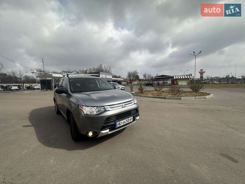 Внедорожник / Кроссовер Mitsubishi Outlander 2014 в Полтаве