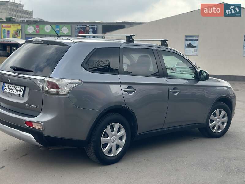 Внедорожник / Кроссовер Mitsubishi Outlander 2014 в Полтаве