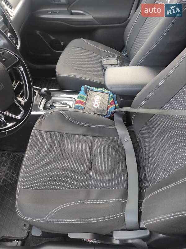 Позашляховик / Кросовер Mitsubishi Outlander 2017 в Новомосковську фото 6 Позашляховик / Кросовер Mitsubishi Outlander 2017 в Новомосковську