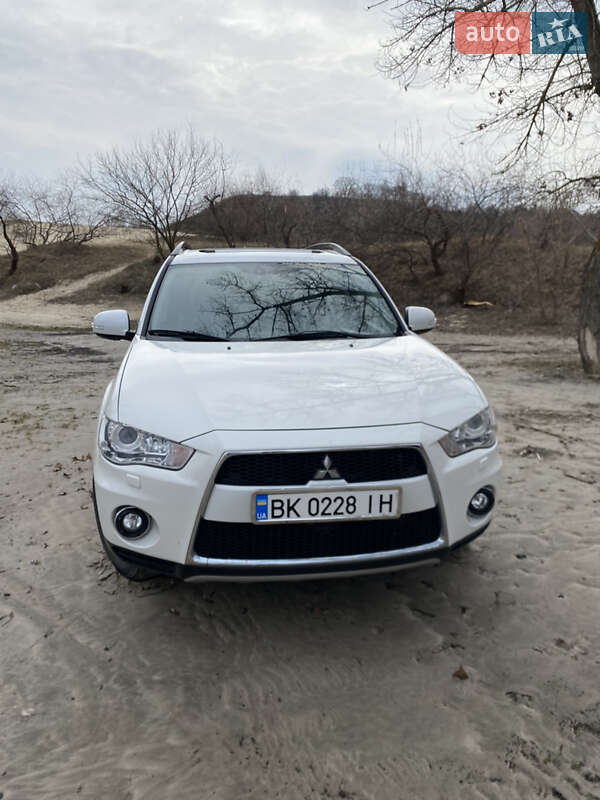 Позашляховик / Кросовер Mitsubishi Outlander 2011 в Каневі
