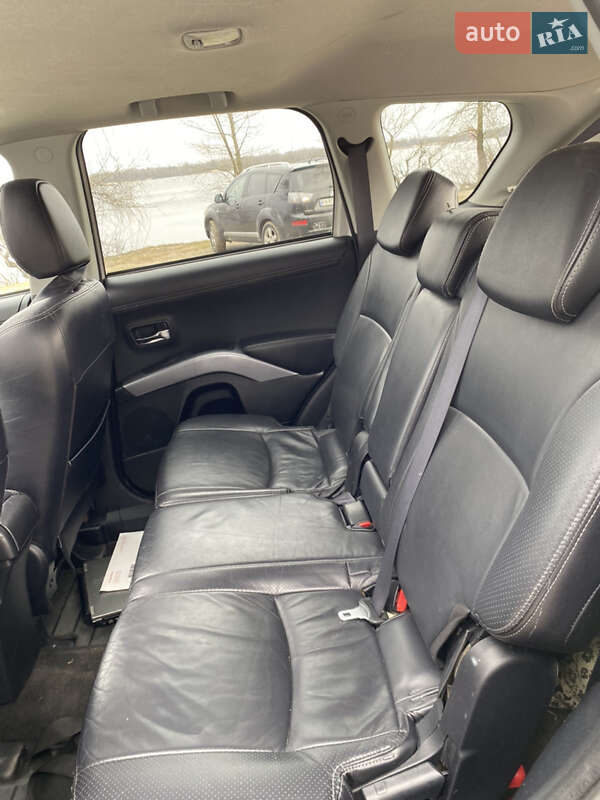 Позашляховик / Кросовер Mitsubishi Outlander 2011 в Каневі