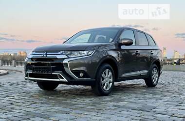 Позашляховик / Кросовер Mitsubishi Outlander 2022 в Києві