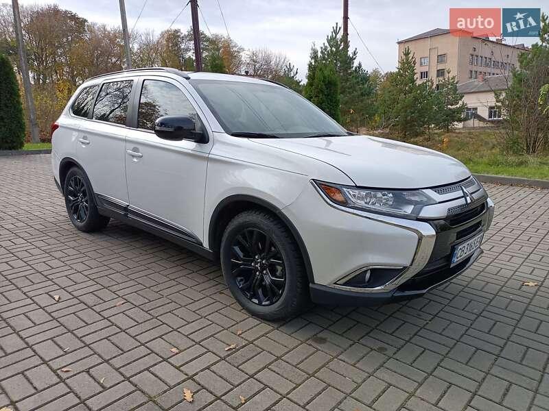 Позашляховик / Кросовер Mitsubishi Outlander 2018 в Чернігові